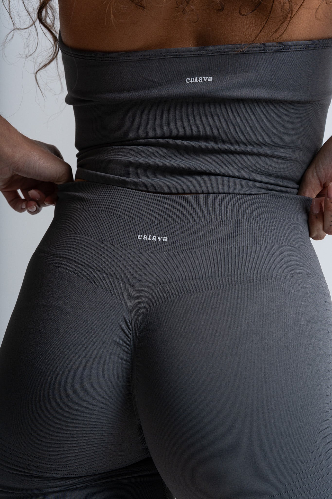 V-Claw Scrunch Shorts